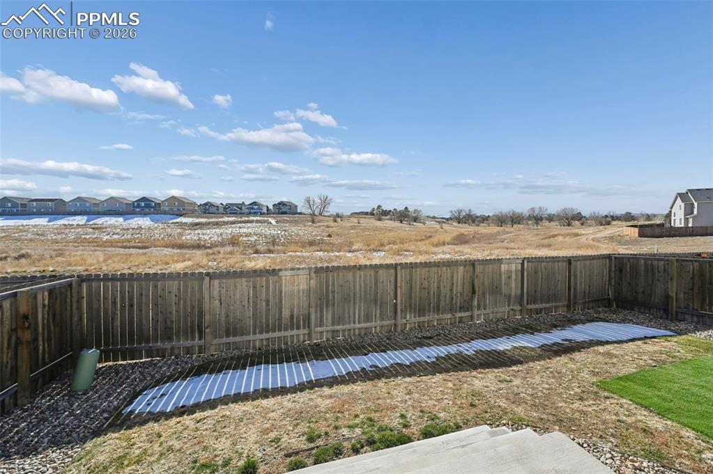 Image 31 of 40: Yard