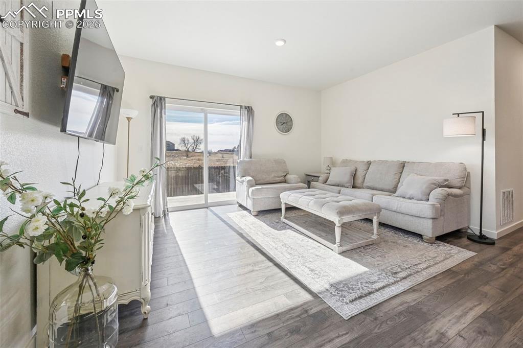 Image 5 of 40: Living Room