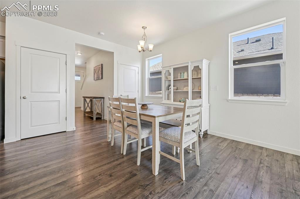 Image 9 of 40: Dining Area