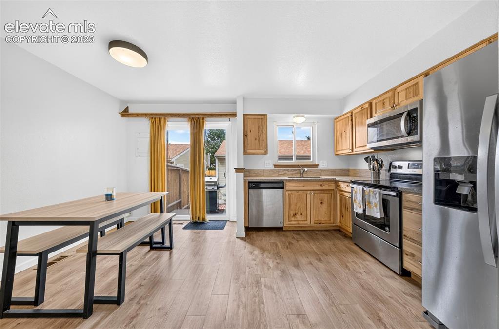Image 18 of 50: Kitchen