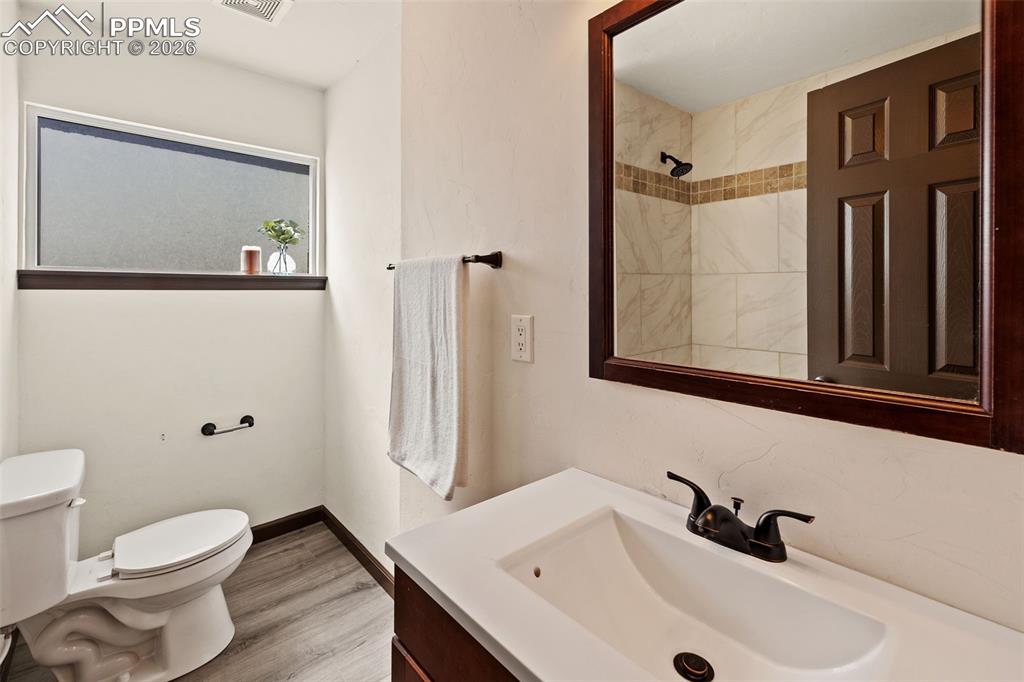 Image 17 of 22: Bathroom