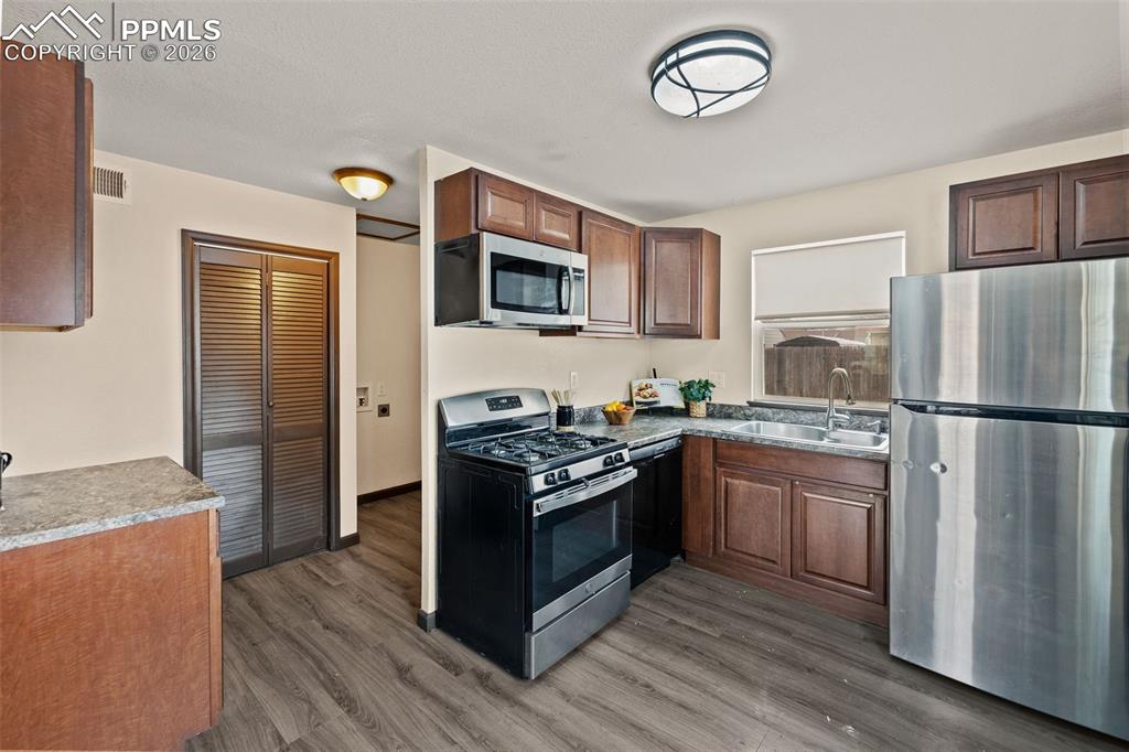 Image 8 of 22: Kitchen