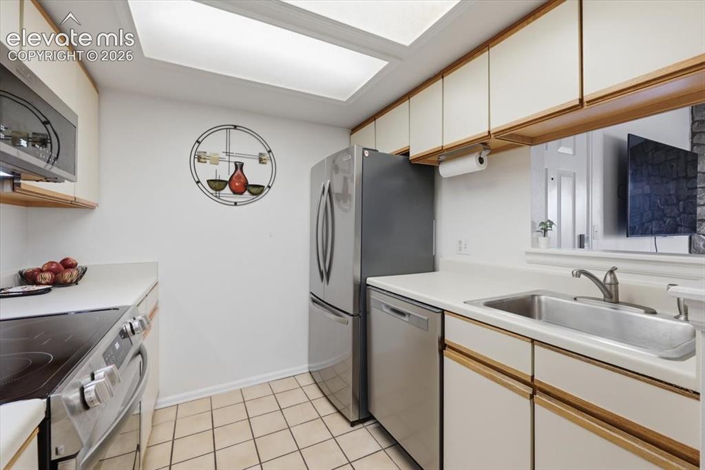 Image 11 of 39: Kitchen.