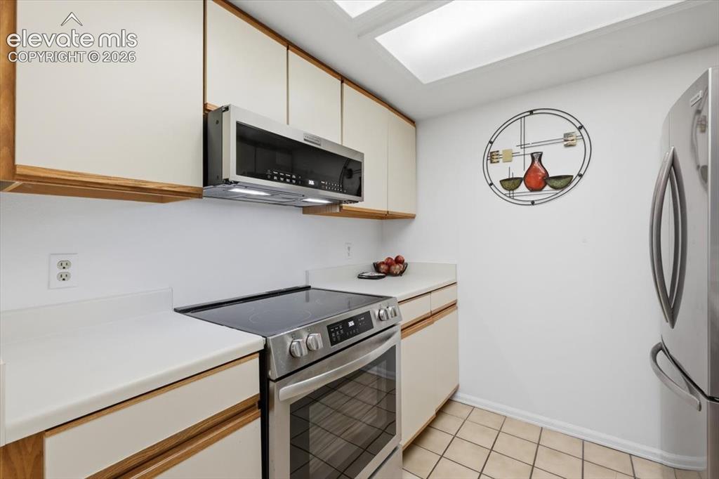 Image 4 of 39: New Frigidaire appliances.