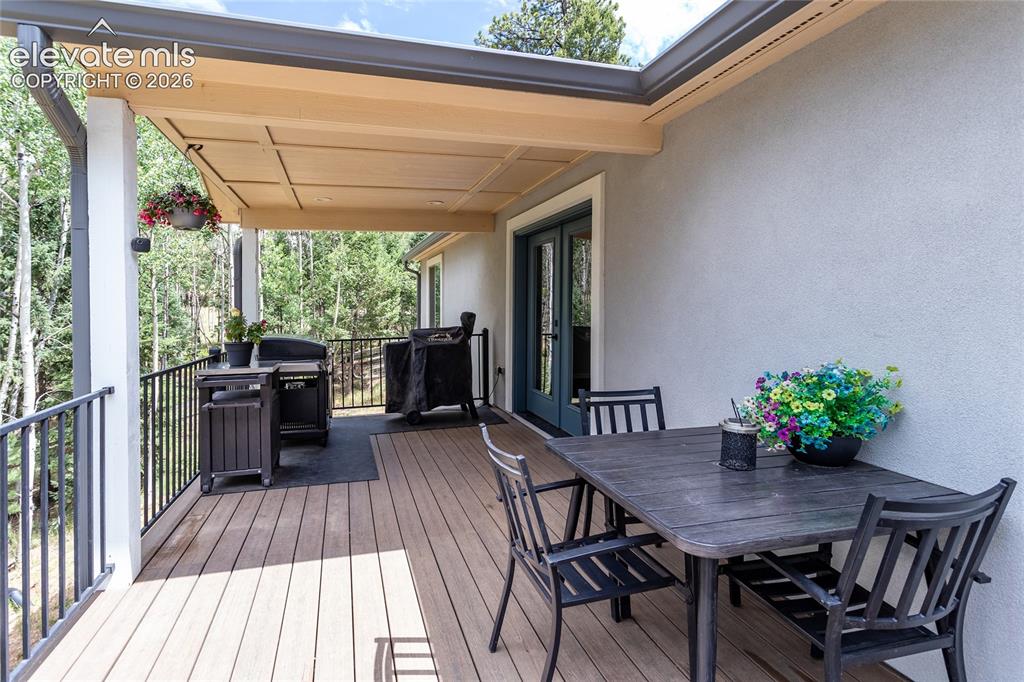 Image 10 of 50: Covered Deck
