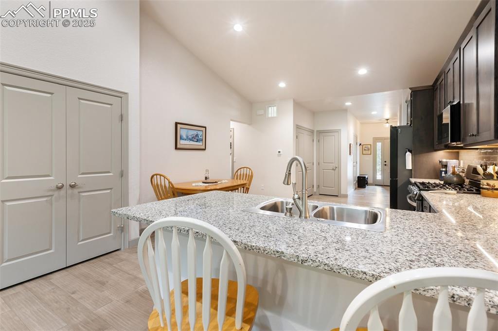 Image 17 of 38: Kitchen