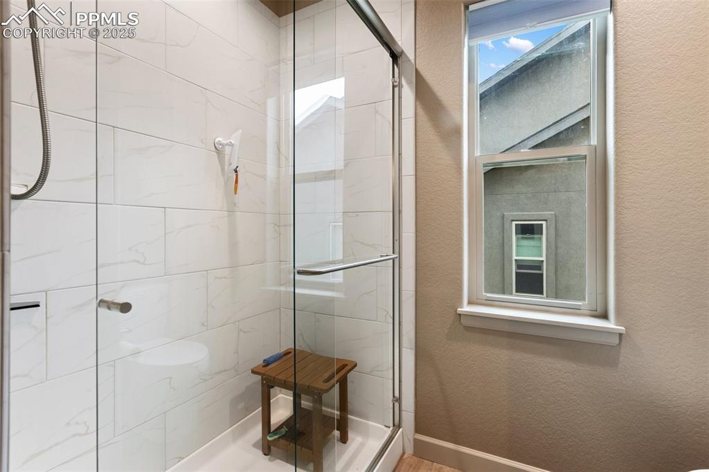 Image 26 of 38: Bathroom