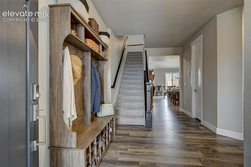 Image 21 of 47: Upper loft area w/Bedroom #3, Full Bathroom