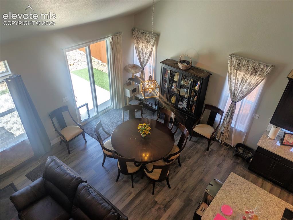 Image 24 of 47: Dining Area