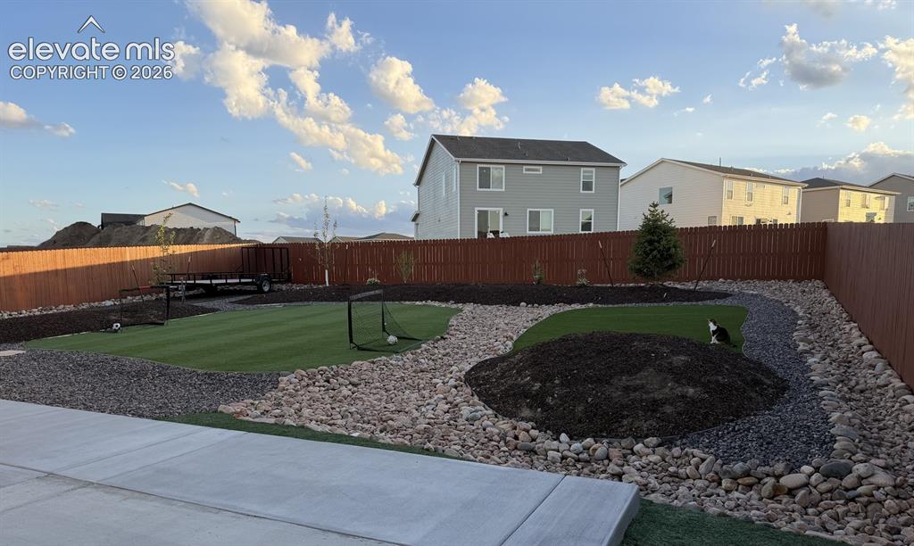 Image 42 of 47: Yard