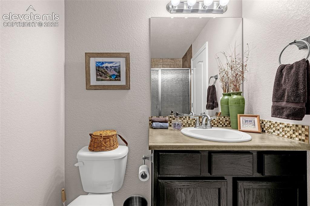 Image 29 of 42: Upstairs hall bathroom