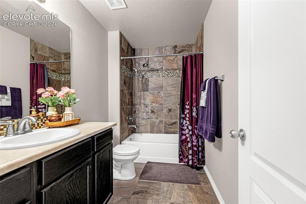 Image 30 of 42: Upstairs hall bathroom