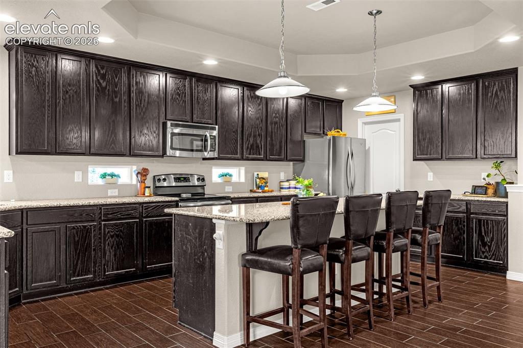 Image 6 of 42: Kitchen with breakfast bar