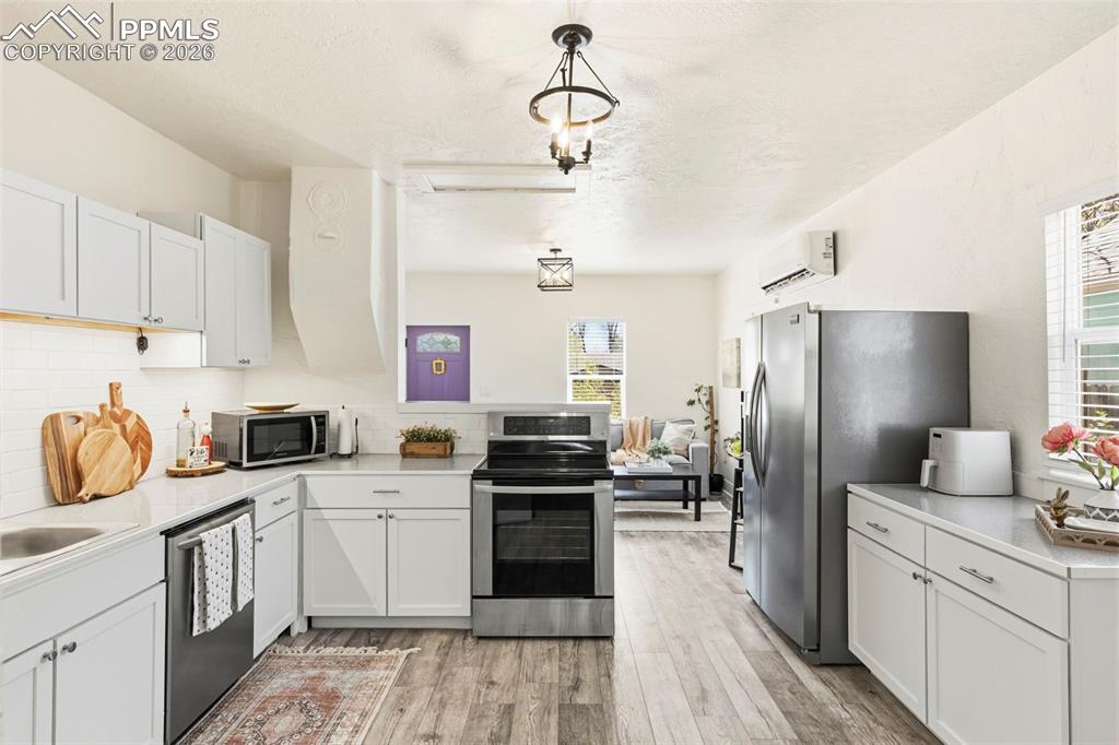 Image 12 of 26: Kitchen