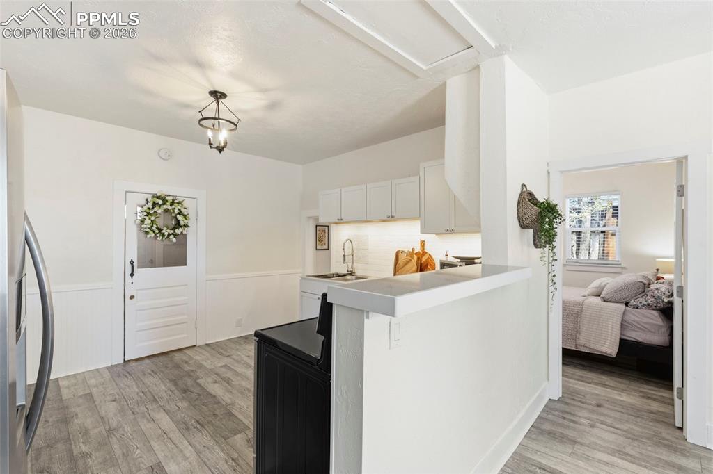 Image 15 of 26: Kitchen