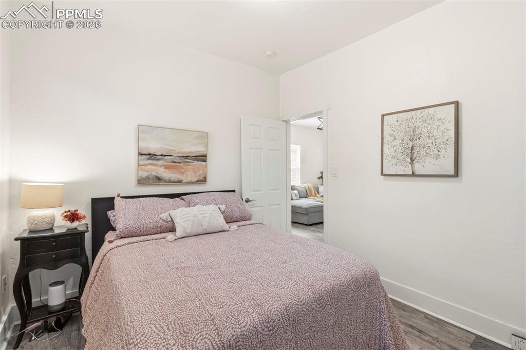 Image 19 of 26: Bedroom