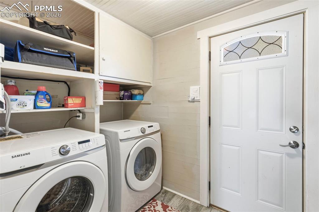 Image 23 of 26: Laundry