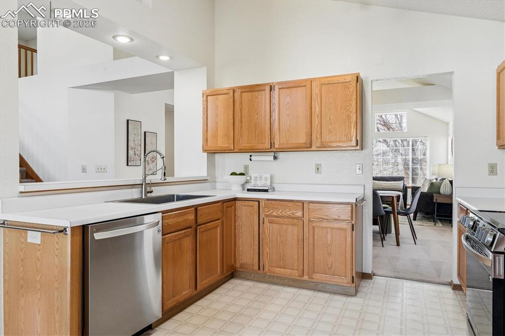 Image 10 of 29: Kitchen