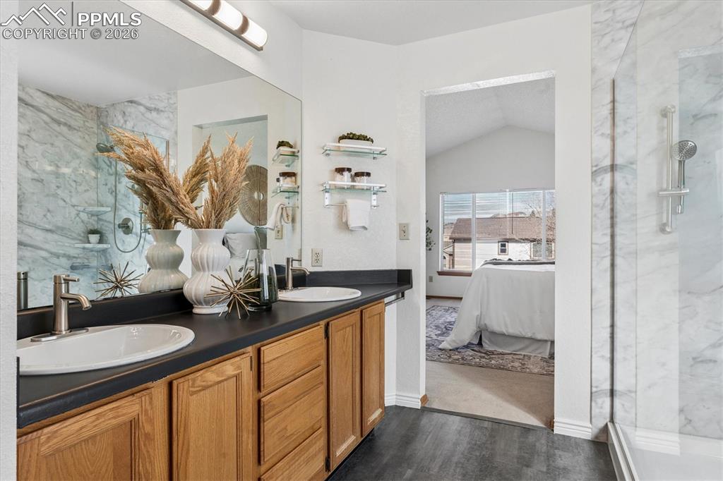 Image 16 of 29: Bathroom