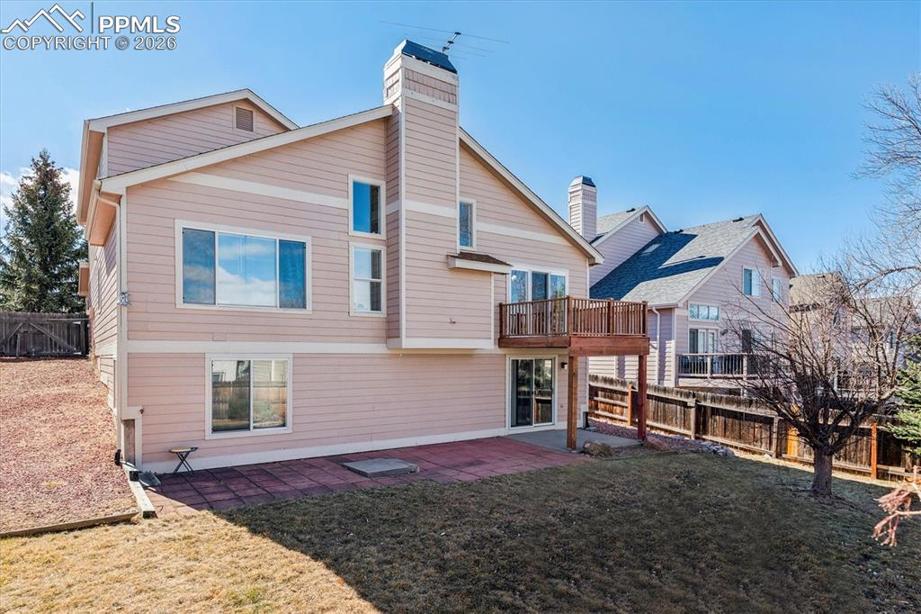 Image 23 of 29: Back of Structure