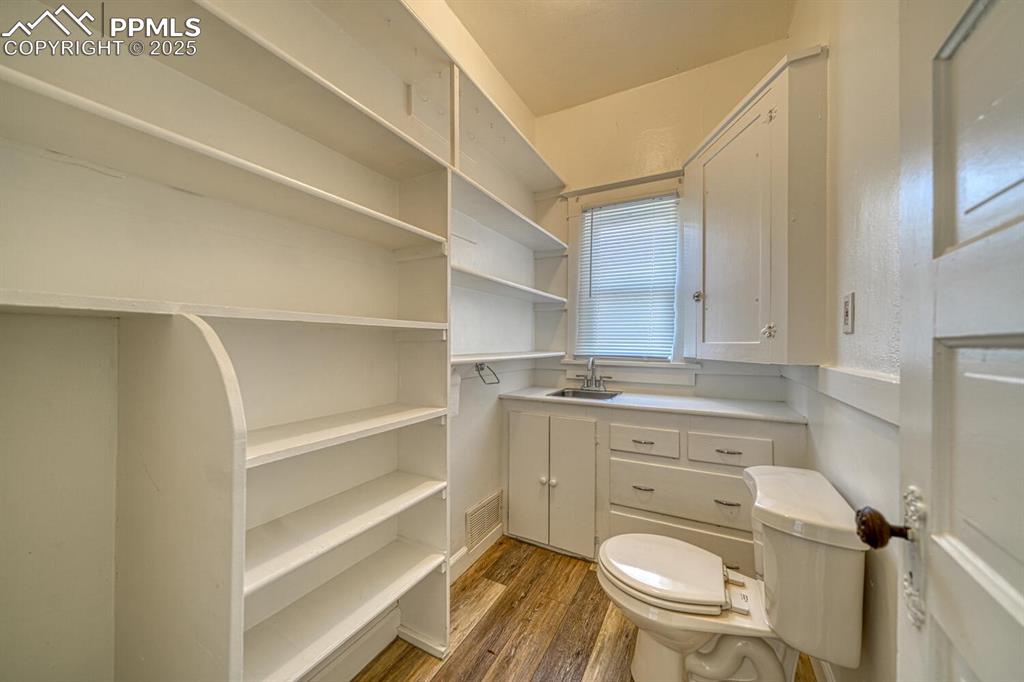 Image 17 of 30: Pantry