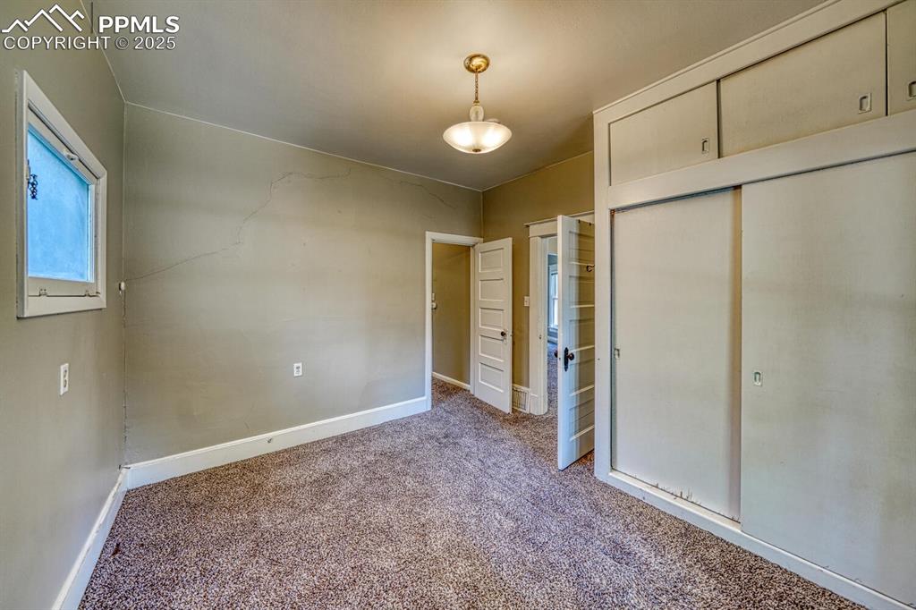 Image 9 of 30: Bedroom