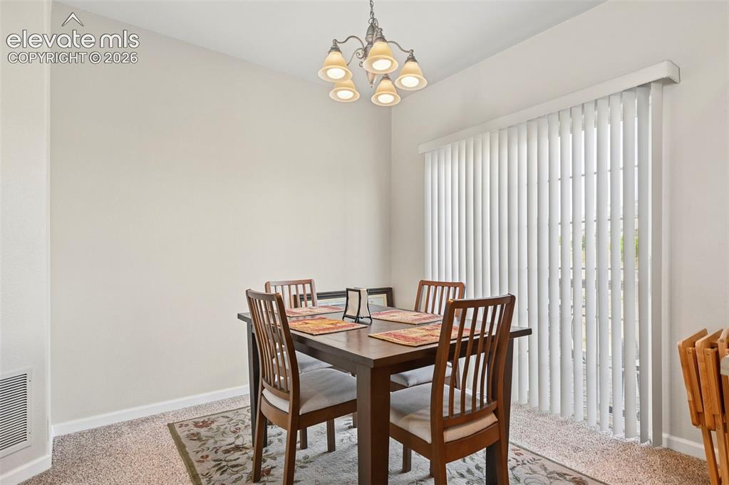 Image 10 of 31: Dining Area