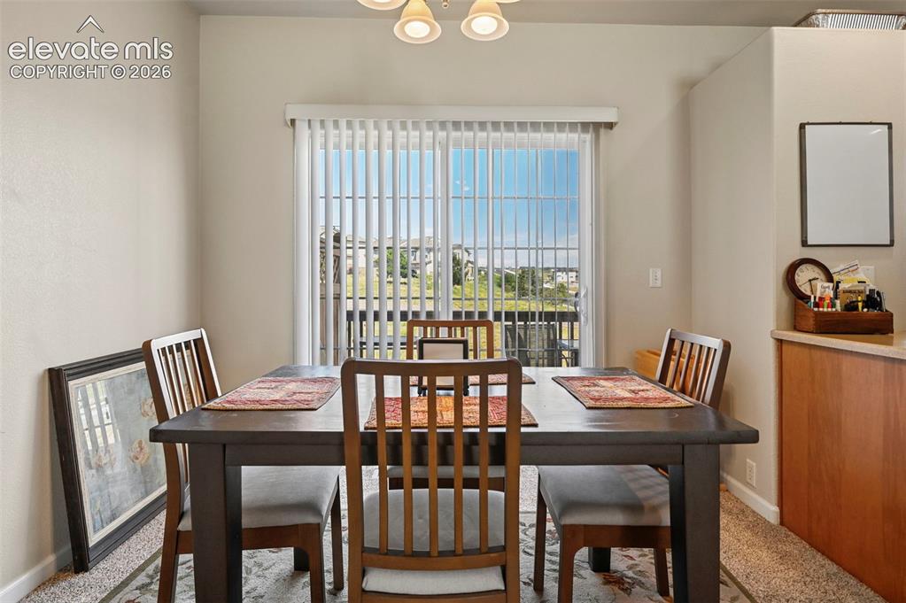Image 11 of 31: Dining Area