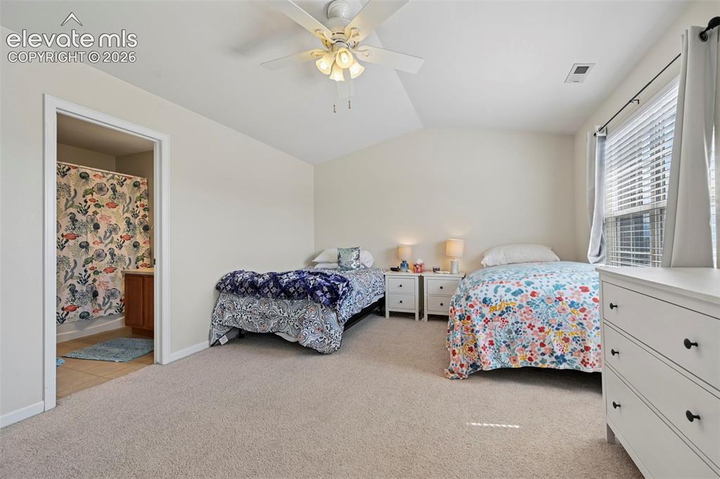 Image 19 of 31: Bedroom