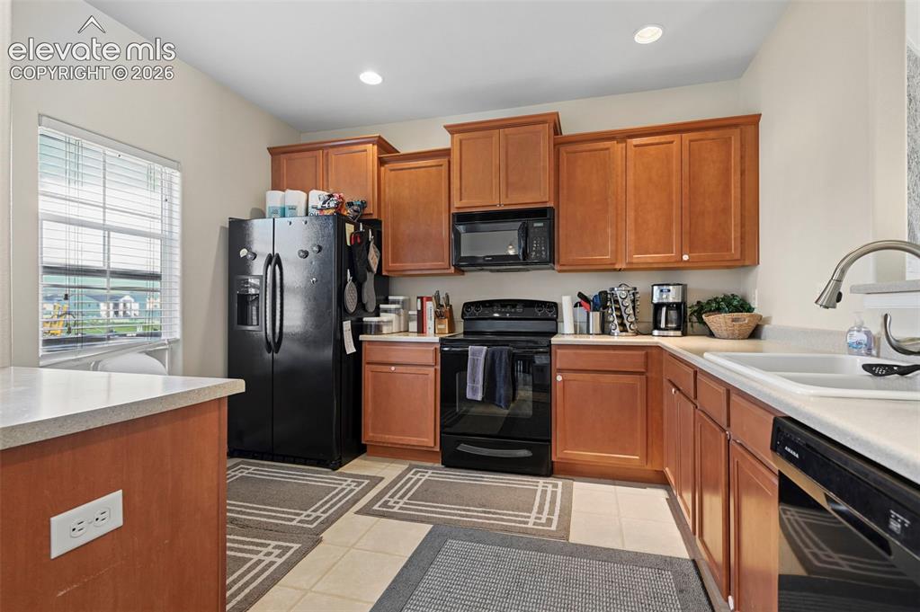 Image 6 of 31: Kitchen