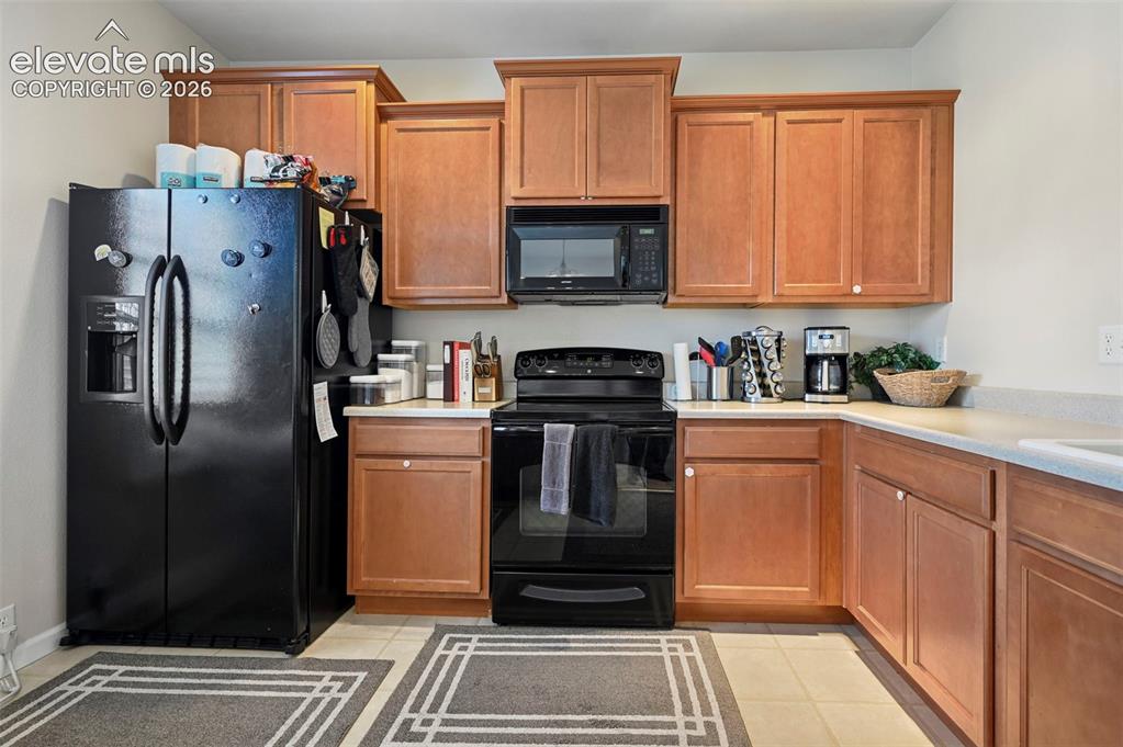 Image 7 of 31: Kitchen