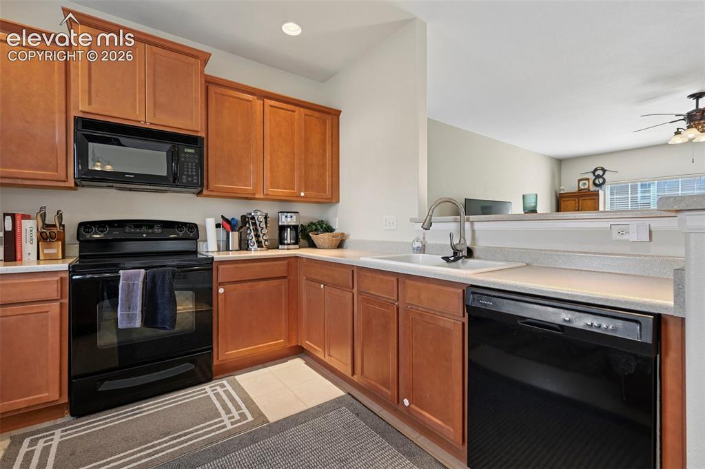 Image 8 of 31: Kitchen
