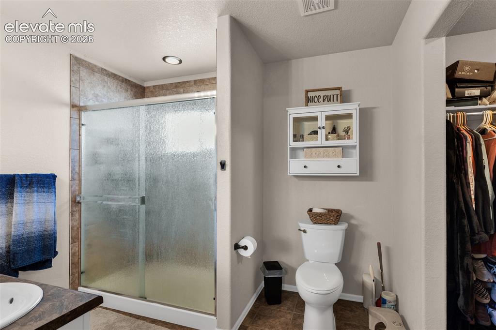 Image 12 of 46: Bathroom