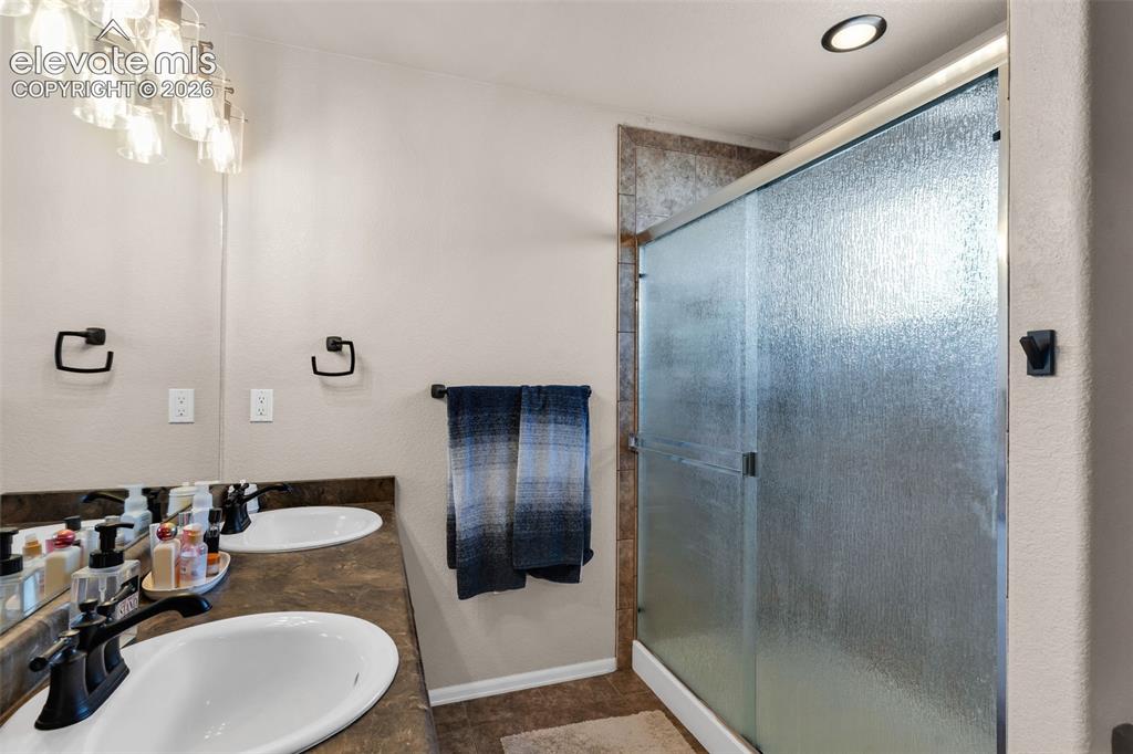 Image 13 of 46: Bathroom
