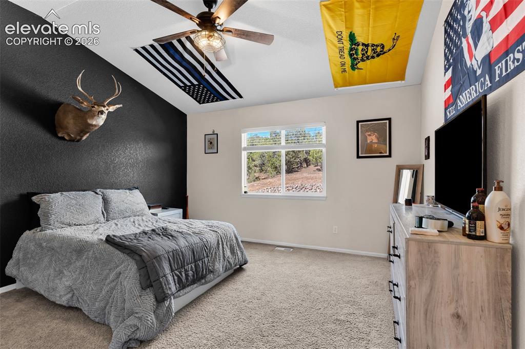 Image 19 of 46: Bedroom
