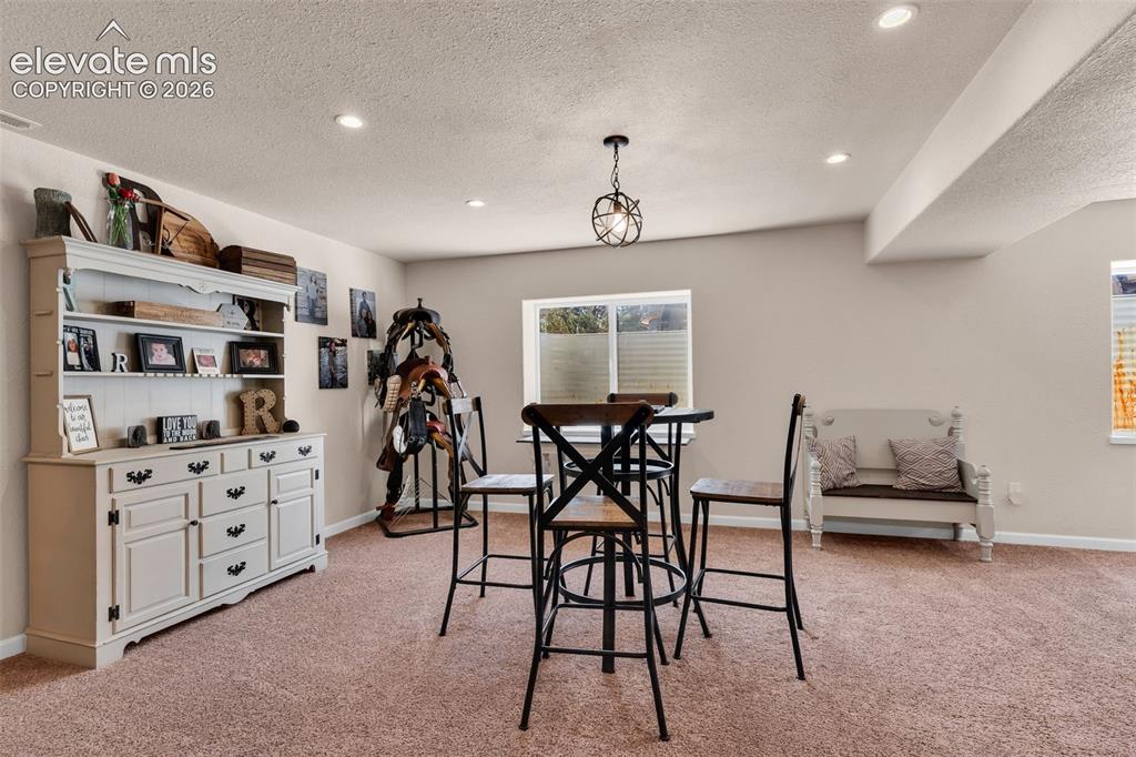 Image 22 of 46: Dining Area