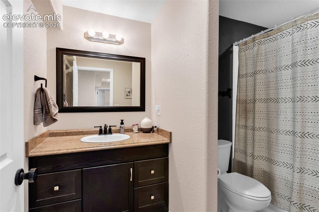 Image 29 of 46: Bathroom