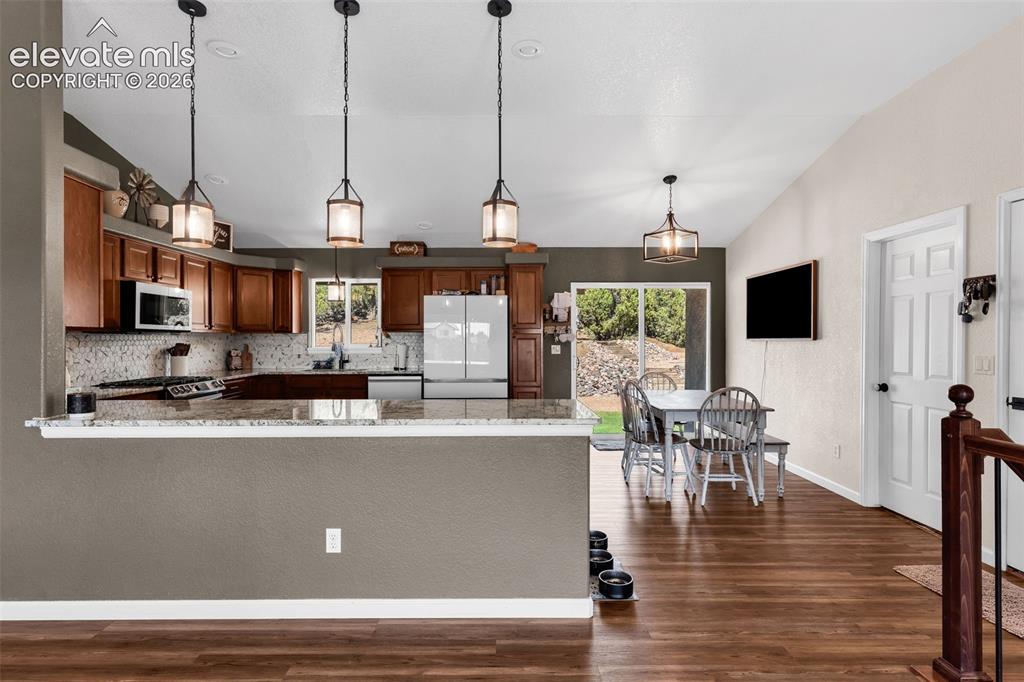 Image 4 of 46: Kitchen