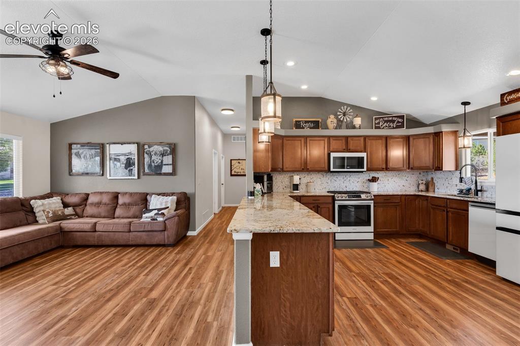 Image 6 of 46: Kitchen