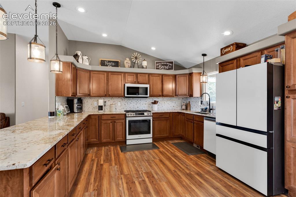 Image 8 of 46: Kitchen