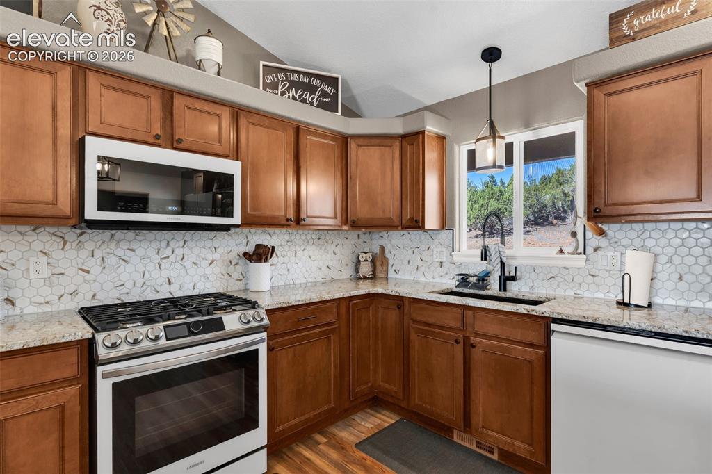 Image 9 of 46: Kitchen