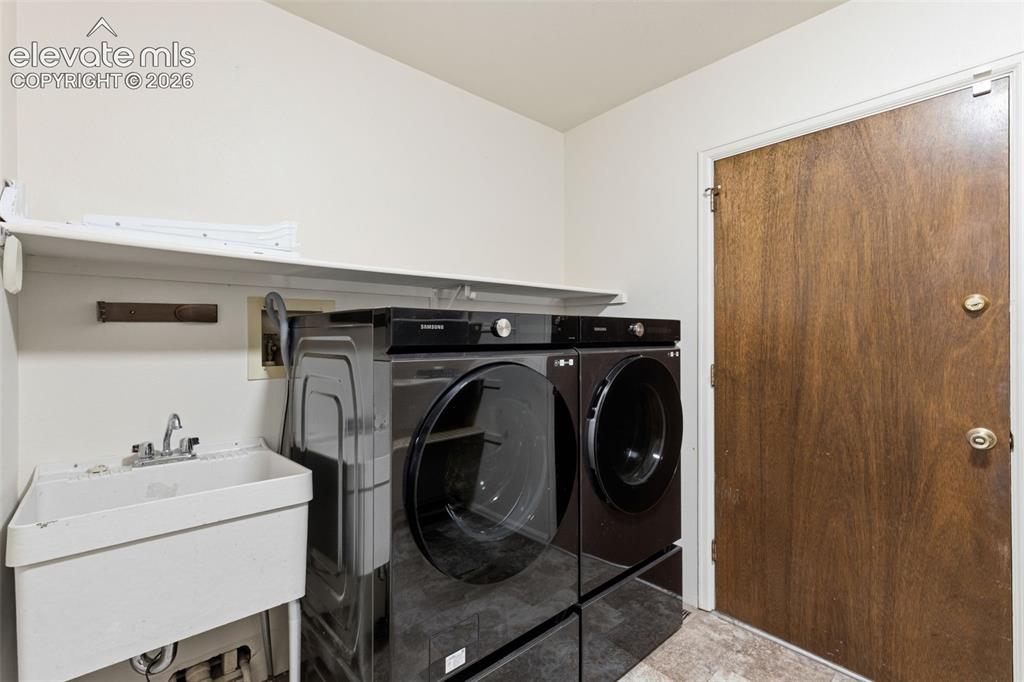 Image 18 of 38: Laundry