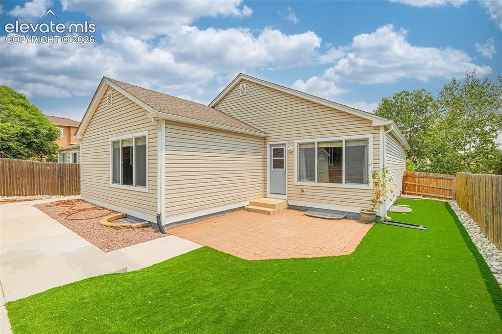 Image 33 of 49: TUFF Shed
