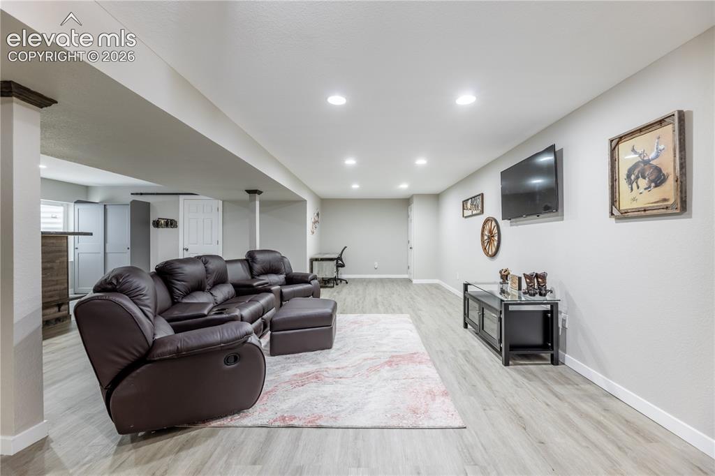 Image 17 of 30: Living Room