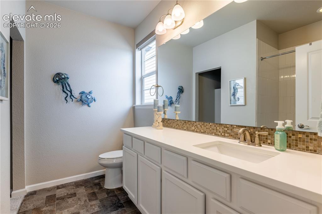 Image 19 of 30: Bathroom