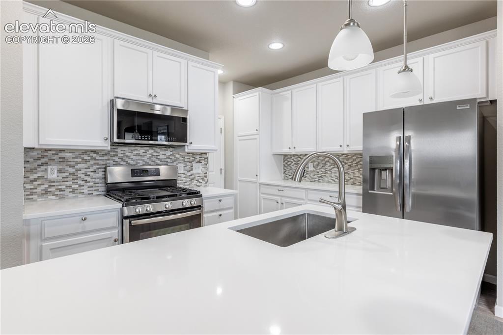 Image 7 of 30: Kitchen