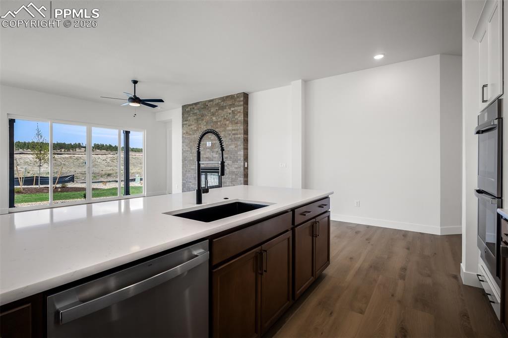 Image 14 of 40: Kitchen