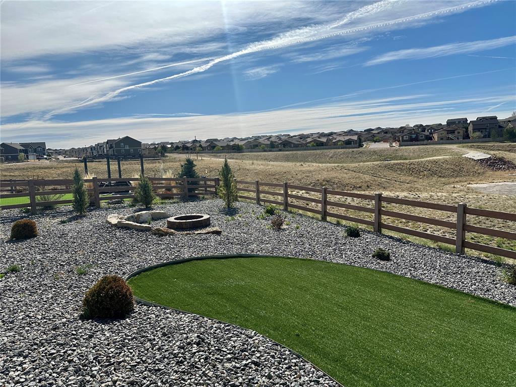 Image 21 of 23: Yard