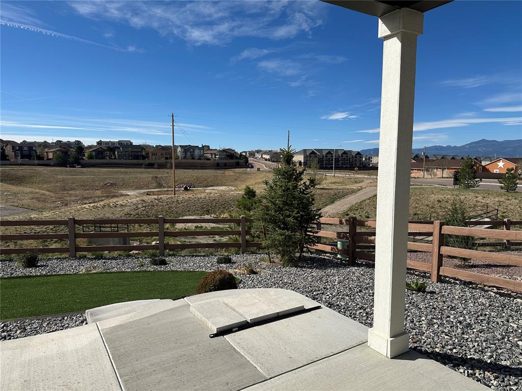 Image 22 of 23: Patio