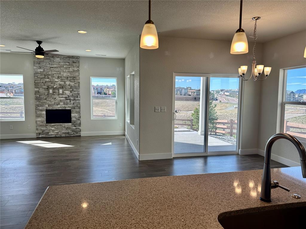 Image 5 of 23: Kitchen